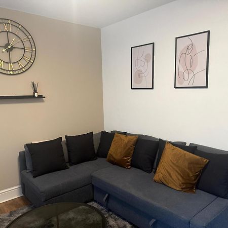 Home Sweet Home In Rg1 With Free Parking Reading Buitenkant foto