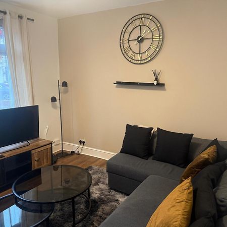 Home Sweet Home In Rg1 With Free Parking Reading Buitenkant foto