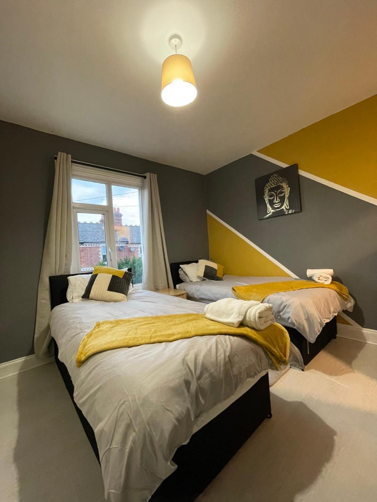 Home Sweet Home In Rg1 With Free Parking Reading Buitenkant foto