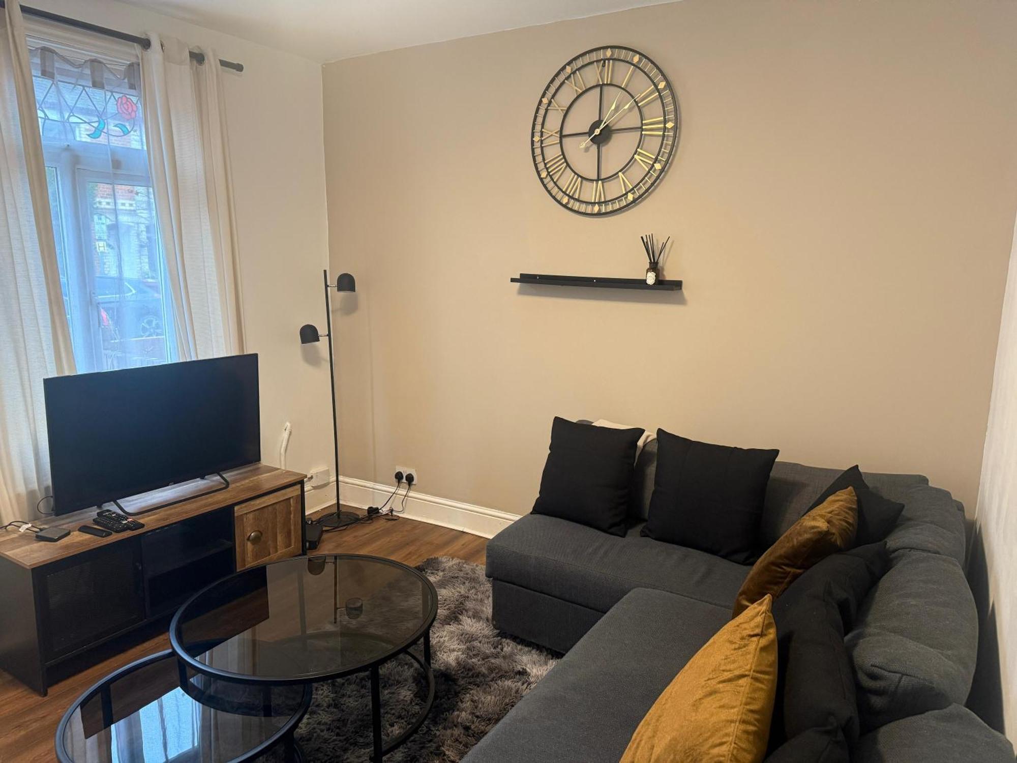 Home Sweet Home In Rg1 With Free Parking Reading Buitenkant foto